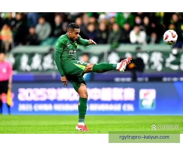 巴塞罗那新援表现稳健，逐渐融入球队战术体系