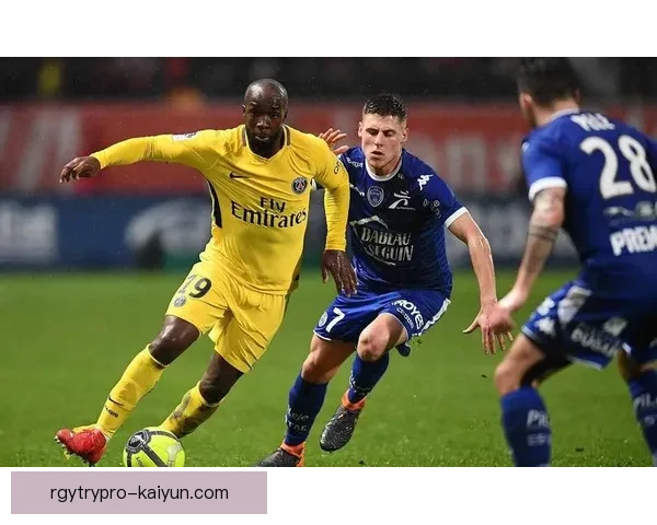 近期足球劲旅状态持续回暖，表现备受关注。