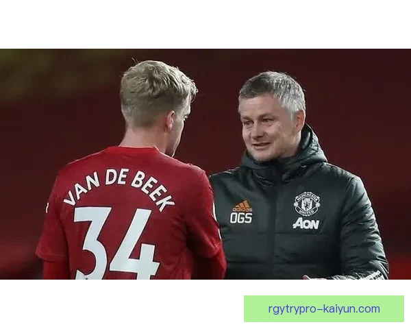 布鲁诺在中场的表现稳健,展现出良好的潜力与竞争力增强的趋势 布鲁诺在中场的表现稳健,展现出良好的潜力与竞争力增强的趋势