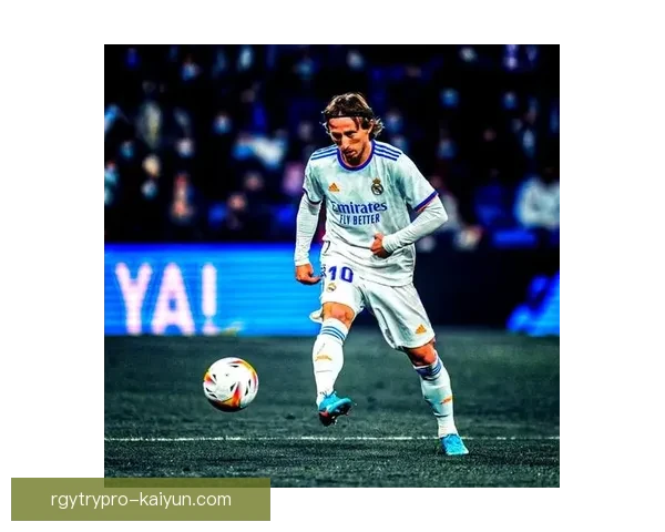 足球明星视频展示了球员在赛场上的精彩表现与技术分析。